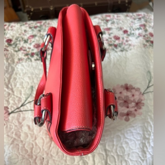 MCM BUCKET SATCHEL In Excellent Used Condition.   Absolutely Beautiful Firey Red - Picture 9 of 13